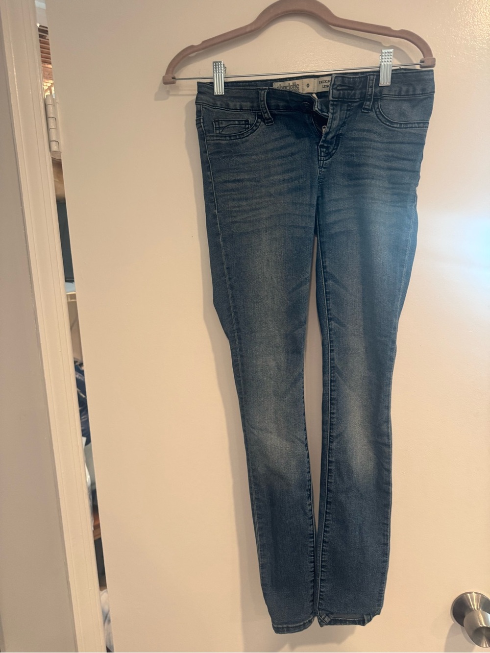 Charlotte Russe Women's faux pocket leggings Skinny Jeans in Faded Blue Wash